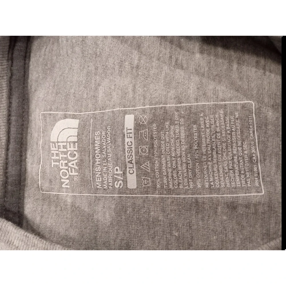 2 Mens North Face T Shirts Gray Red Small Never Stop Exploring Roam Sweet Roam